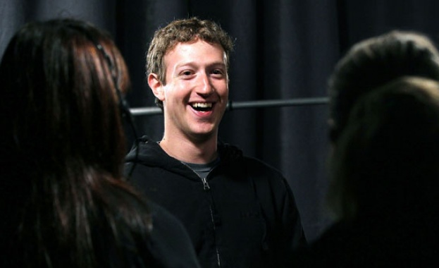 Акционери на компанията Facebook отново са поискали на годишното събрание