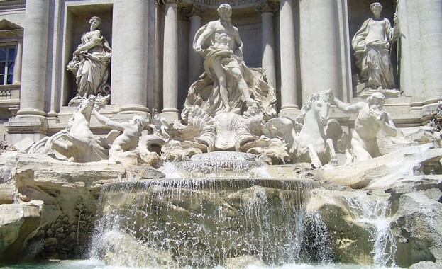 По отношение на фонтана Треви в Рим има отдавнашна традиция