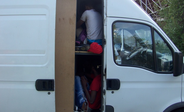 Нови двама трафиканти на мигранти бяха заловени в Пловдив Те