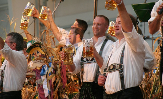 Баварското народно празненство Октоберфест възниква през 1810 г и от