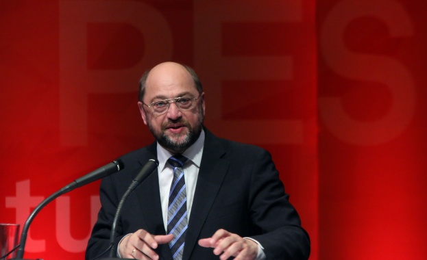 Лидерът на германските социалдемократи Мартин Шулц склони да участва в