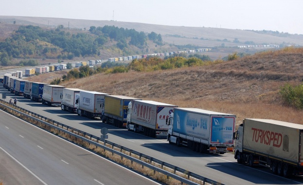 На българо-турската граница трафикът е интензивен на изход за товарни