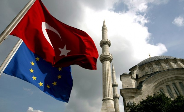 Европейският съюз призова вчера Турция да прекрати военната си операция