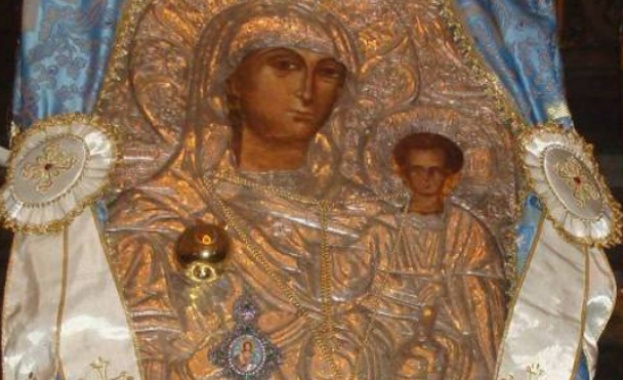 Чудотворната икона на Пресвета Богородица наречена Златна ябълка се намира