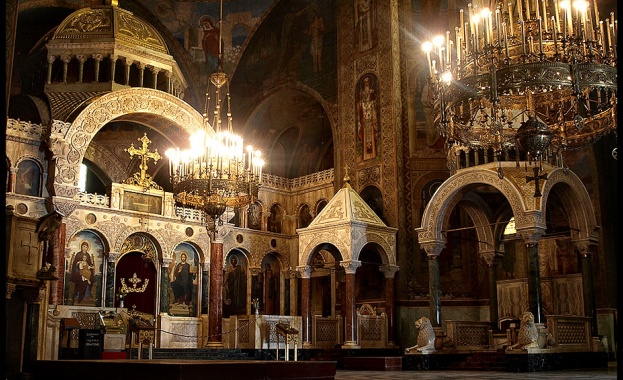 Новоосветеното свето миро ще бъде преместено от патриаршеската катедрала Свети