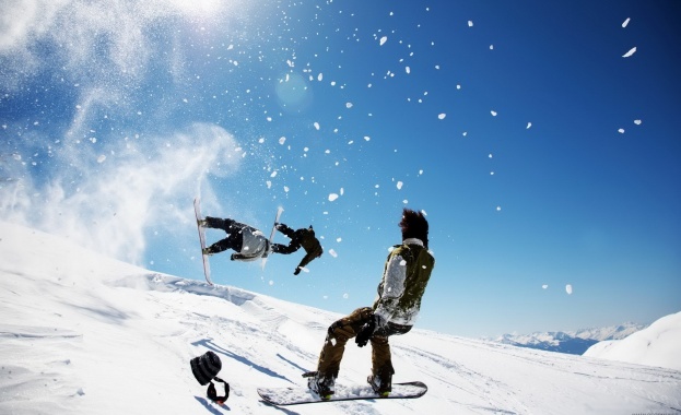 30 световноизвестни фрийстайл сноубордисти пристигнаха в България за да се