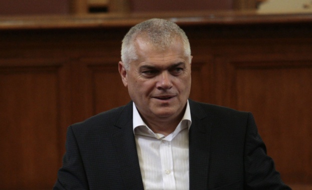 Вътрешният министър Валентин Радев ще се бори за увеличение на