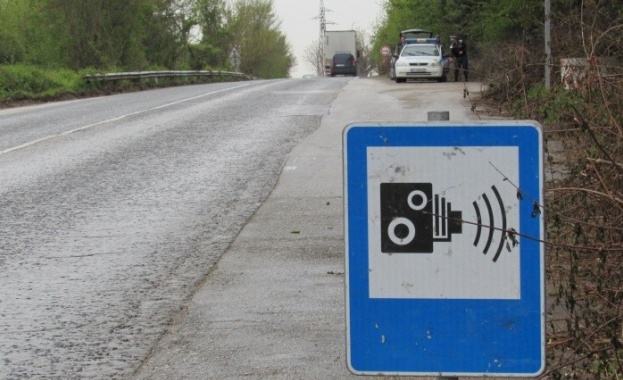 Законовите промени, премахващи предупреждаващите знаци за камери на пътя, влизат