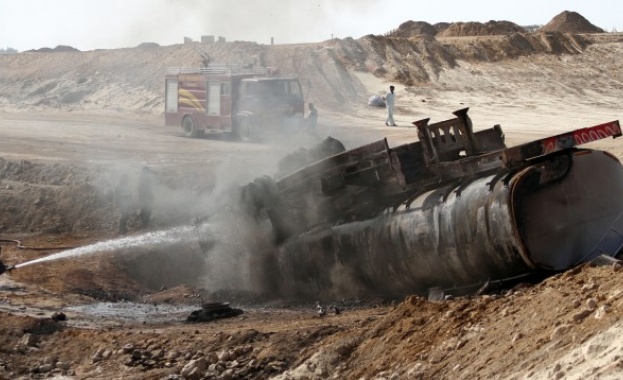 Над 140 души загинах след като камион превозващ петрол избухна