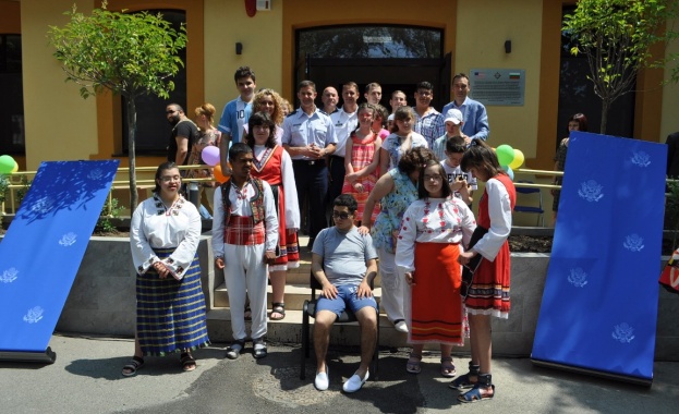 Деца и младежи с увреждания и техните родители от Бургас
