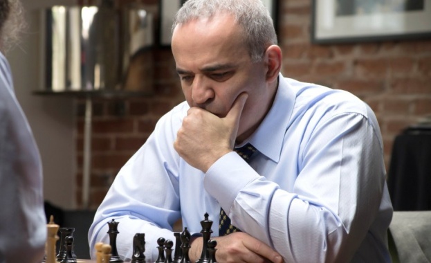 Гари Каспаров се връща край шахматната дъска 13тият в историята