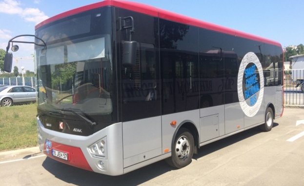 По улиците на Бургас тръгва чисто нов автобус. Маломестният „Карсан