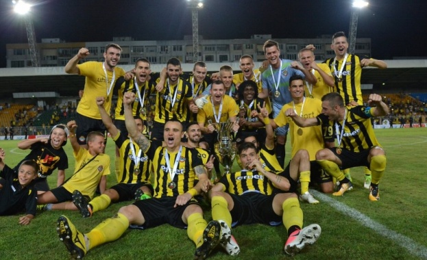 „Ботев (Пловдив) спечели Суперкупата на България. В откриването на футболния