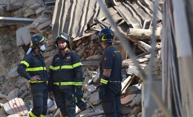 Животът на италианския остров Иския се нормализира след земетресението там