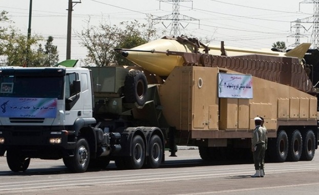 Иран представи нова балистична ракета, съобщава Ройтерс. Новината обяви началникът