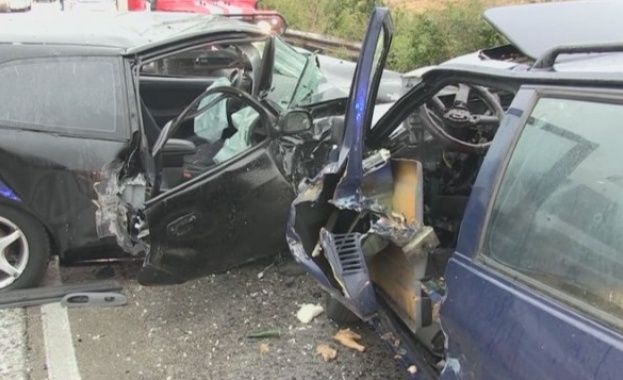 Трима души пострадаха при тежка катастрофа на пътя Русе -