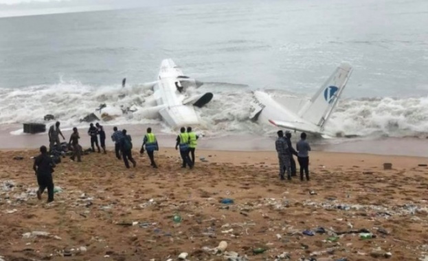 Самолет катастрофира до крайбрежието на Кот д Ивоар малко след излитането