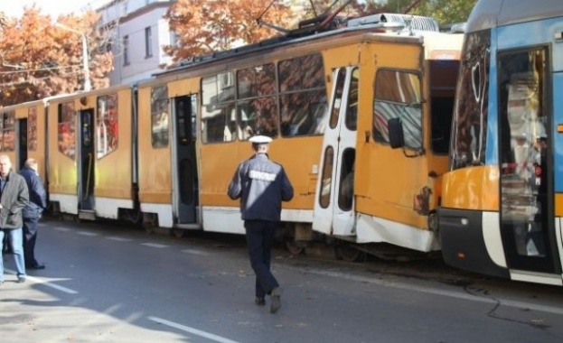 Два трамвая са се ударили на пл. „Македония в столицата,