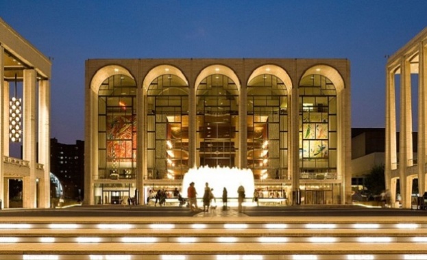Ръководството на Метрополитън опера в Ню Йорк извършва проверка на