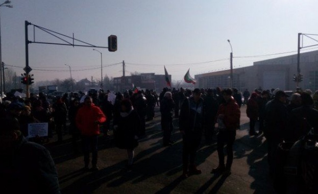 Жители на столичния квартал Горубляне блокират кръстовището на бул Самоковско