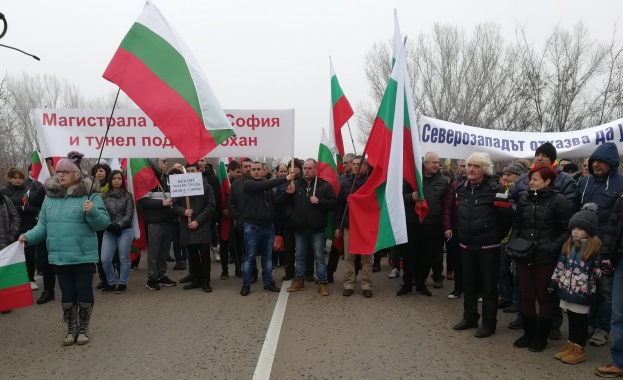Протестиращите блокираха главен път Е-79 при Видин, съобщава „Фокус. Протестът