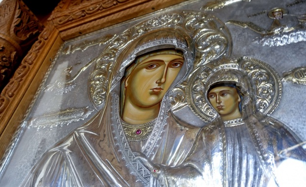 Чудотворната украинска икона на Света Богородица е изложена за поклонение