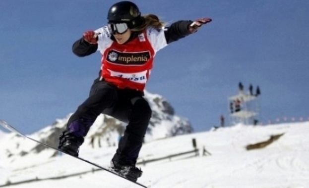 Българката Александра Жекова преодоля квалификациите в дисциплината сноубордкрос от Световната