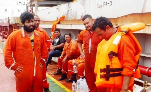 Българи спасиха екипаж на потъващ кораб в Мексиканския залив Моряците