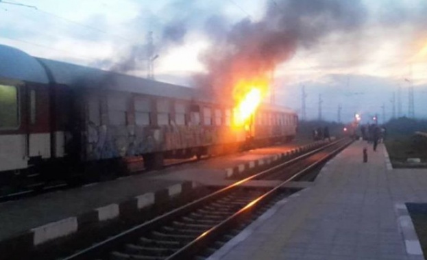 10 души са загинали при пожар във влак в Пакистан