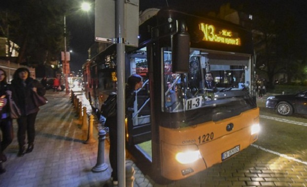 Снощи потеглиха първите автобуси, които ще превозват столичани през нощта.