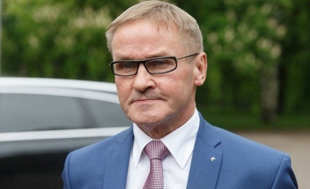 Министърът на държавната администрация на Естония Яак Ааб свика нарочна