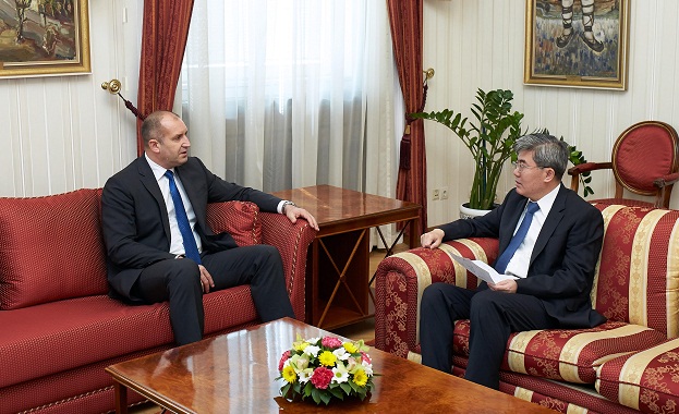 Президентът Румен Радев проведе среща на „Дондуков 2 с посланика
