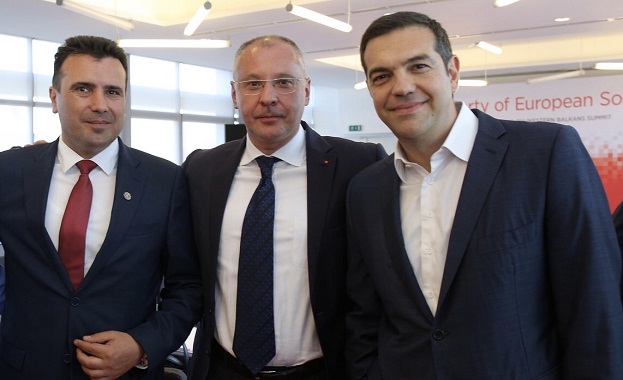 Премиерите на Македония и Гърция Алексис Ципрас и Зоран Заев
