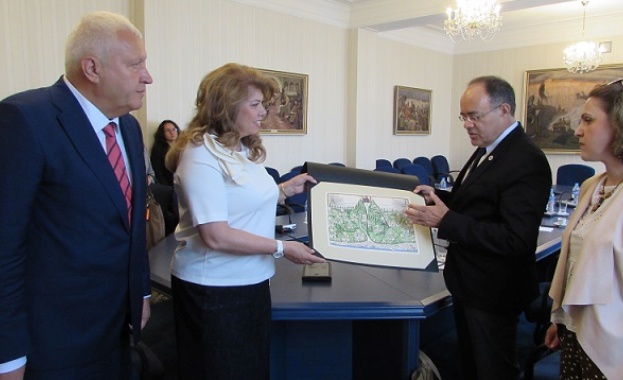 Вицепрезидентът Илияна Йотова се срещна на „Дондуков 2 с генералния