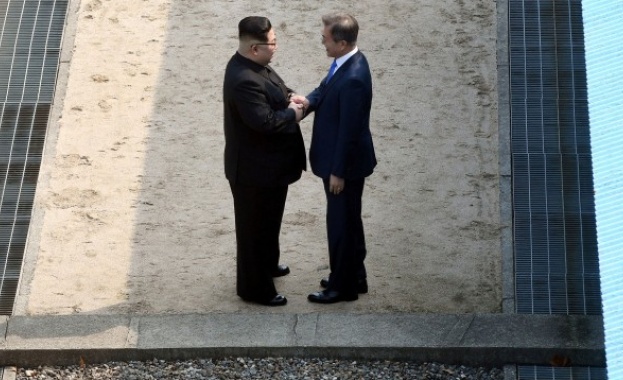 Президентът на Южна Корея Мун Дже ин и лидерът на Северна