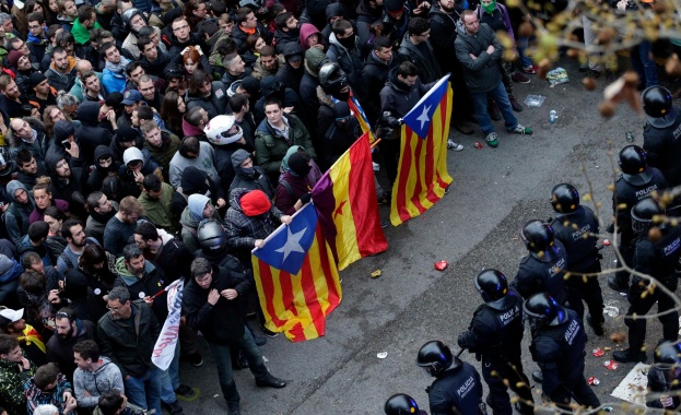 Каталунските сепаратистки лидери обявиха че прекъсват официалните контакти с испанската
