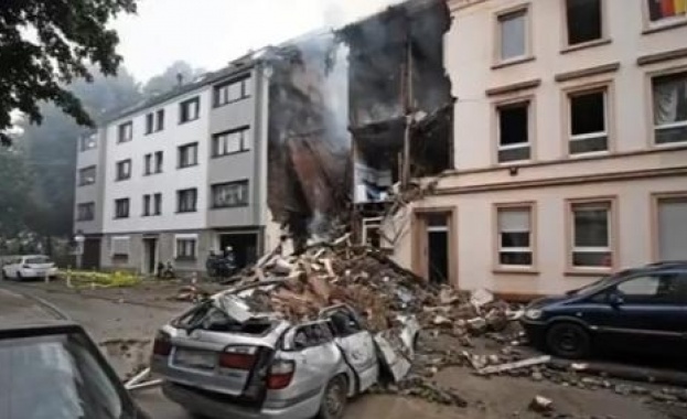 Експлозия в къща във Вупертал, Германия рани тежко петима души.