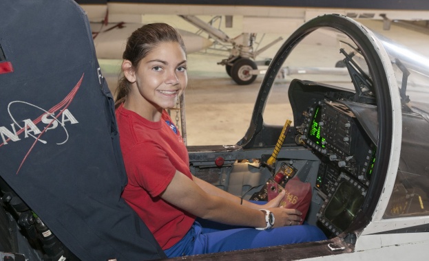 НАСА подготвя ученичка на 17 години да бъде първият човек