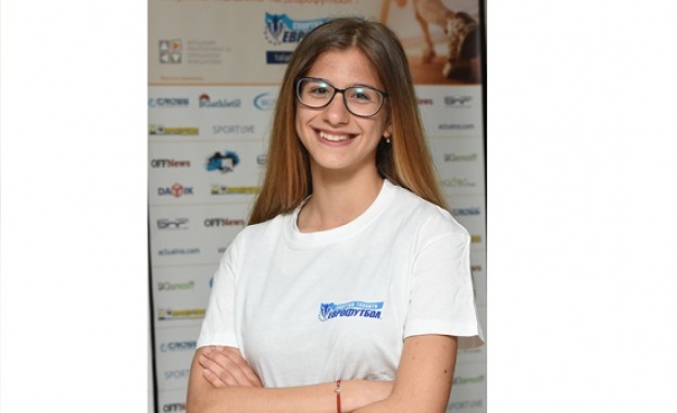 Спортният талант на Еврофутбол 15 годишната лекоатлетка Ева Петкова завоюва