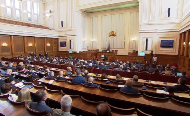 Депутатите приеха окончателно спорния закон за горивата Днес бяха гласувани