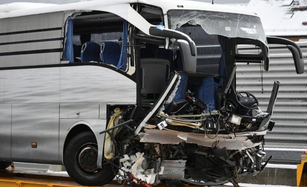 Автобус се е сблъскал с камион в района на Ярославска