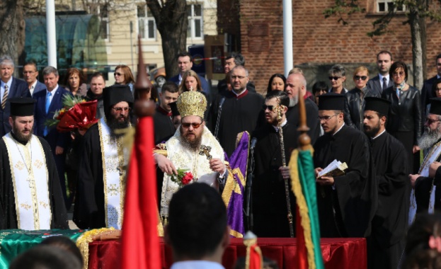 Знамената на столичните общински училища бяха осветени от белоградчишкия епископ