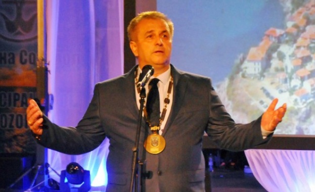 Наскоро кметът на Созопол беше обвинен в присвояване на над