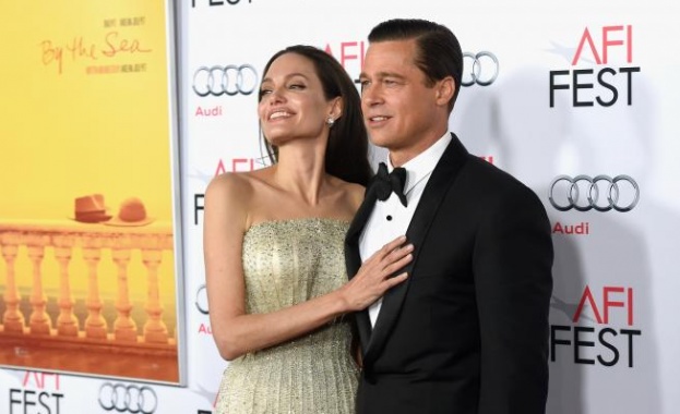 Х оливудската актриса Анджелина Джоли иска да си върне Брад