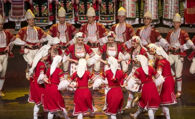 В понеделник вечер, няколко хиляди почитатели на българският фолклор, които