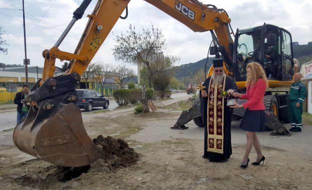Започна рехабилитацията на 32,5 км от второкласния път II-62 Дупница