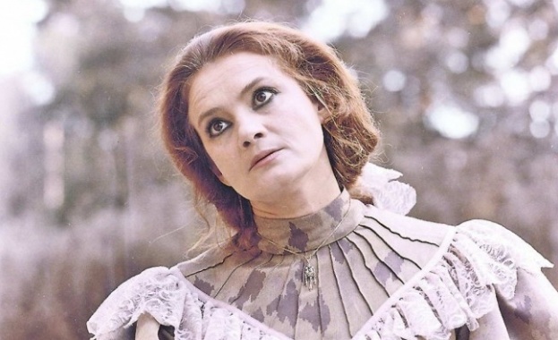 Напусна ни голямата българска актриса Виолета Гиндева Тя си отиде