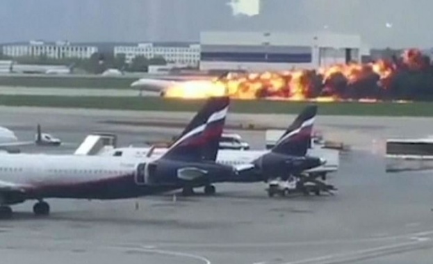 Самолетът Сухой супер джет сто на авиокомпанията Арофлот се приземи