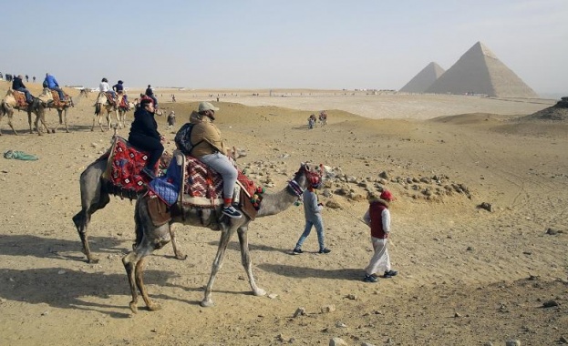 Голямата пирамида в Гиза известна още като Хеопсовата пирамида е