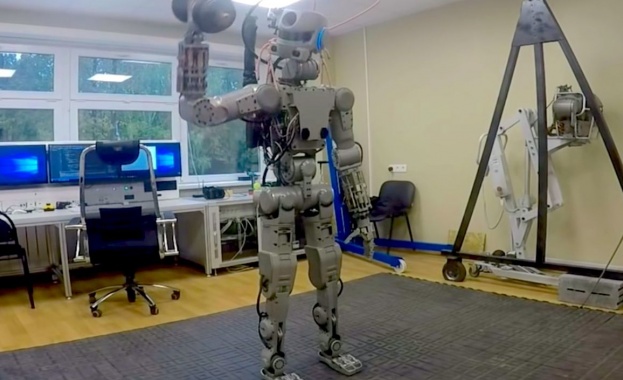 Човекоподобен робот ще управлява лунохода който Русия смята да достави